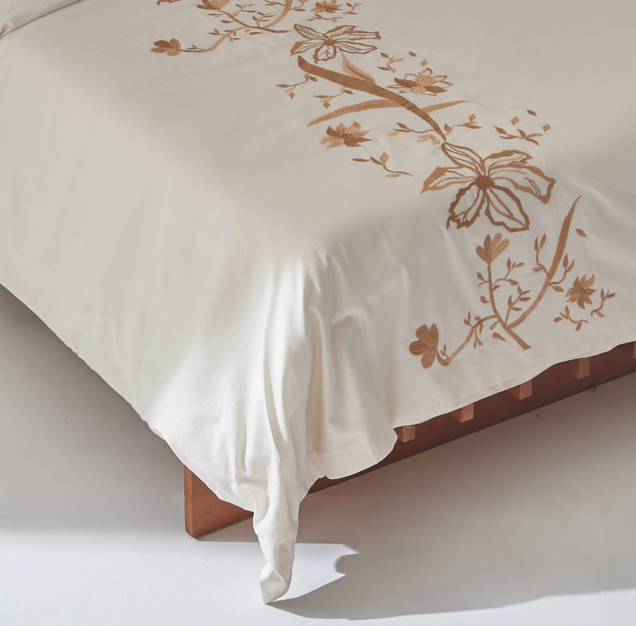 Sateen Floral Embroidery Duvet set in Ivory