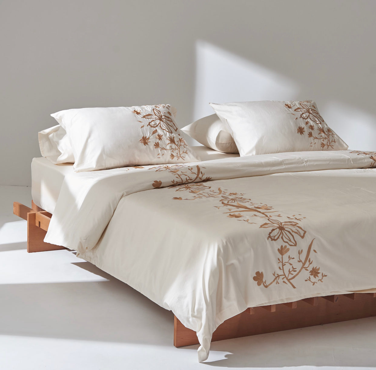 Sateen Floral Embroidery Duvet set in Ivory