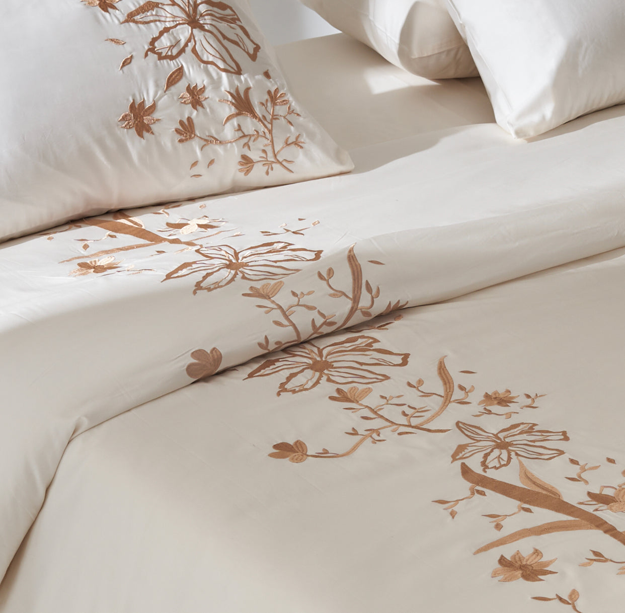 Sateen Floral Embroidery Duvet set in Ivory