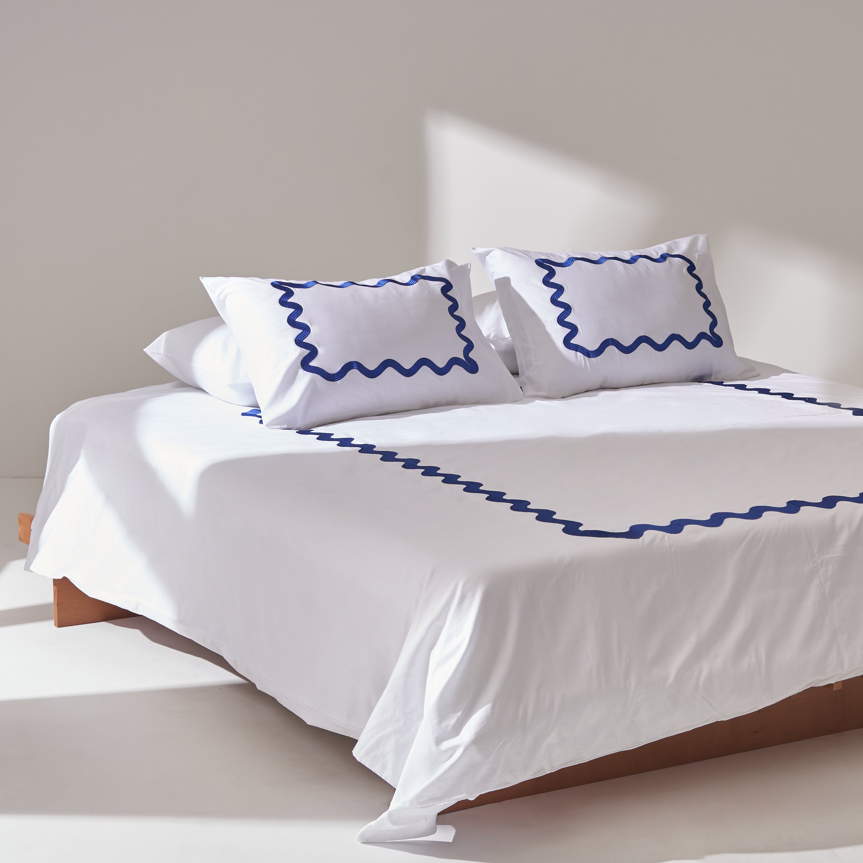 Sateen Zizgag Embroidered Duvet set in Blue