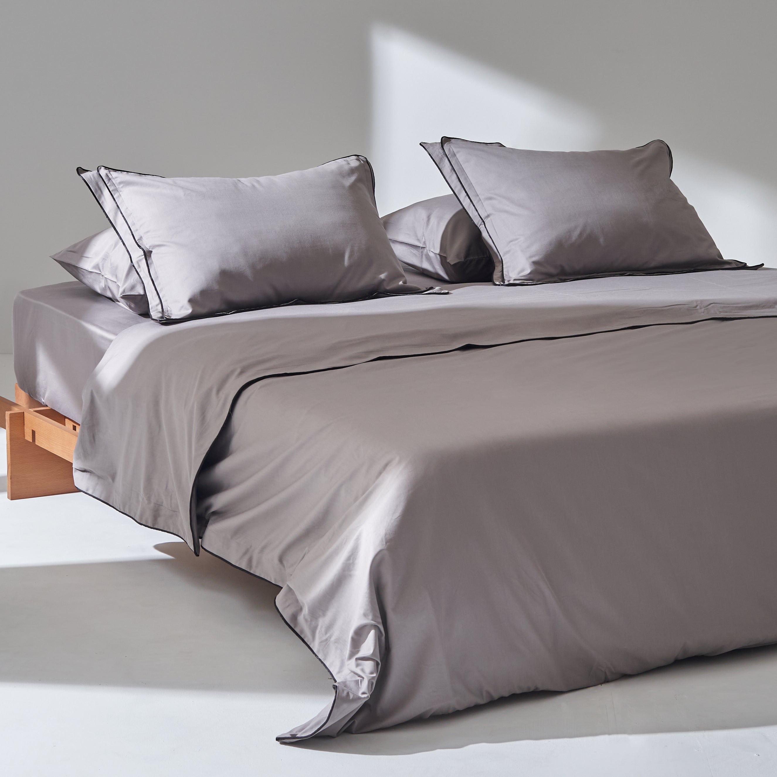 Sateen Double Piping Duvet set in Black