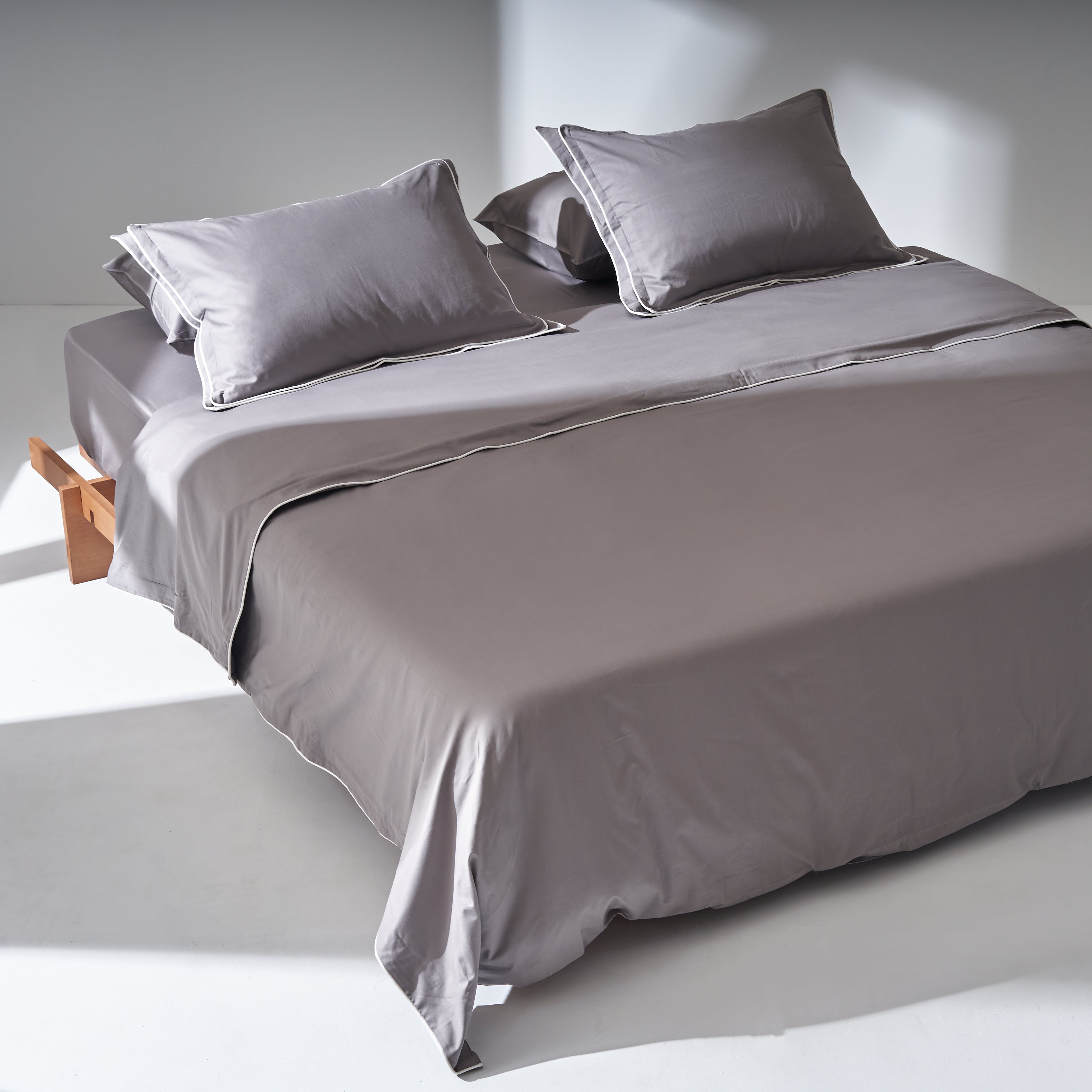 Sateen Double Piping Duvet set in White