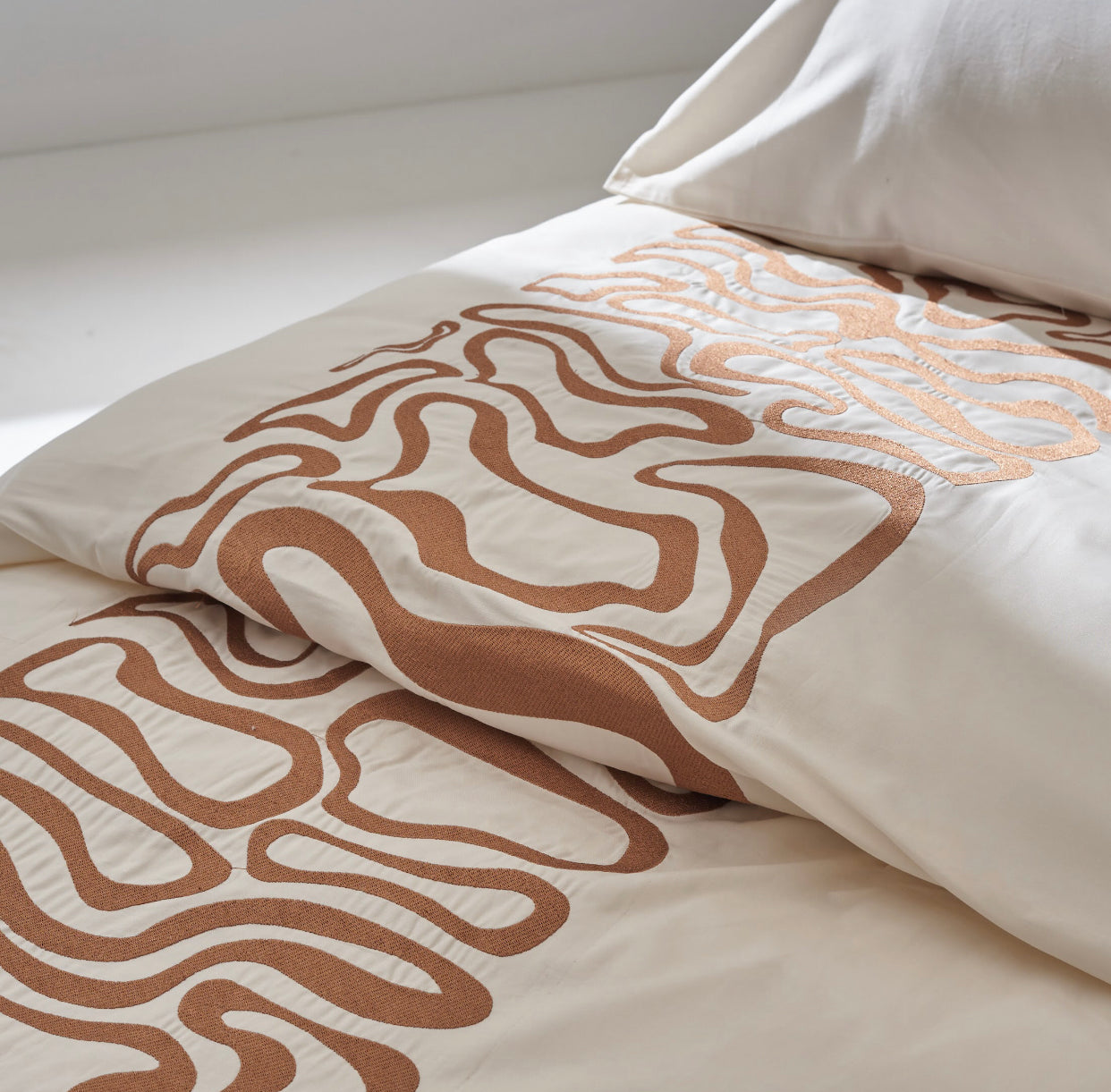 Sateen Swirls Embroidery Duvet set in Ivory