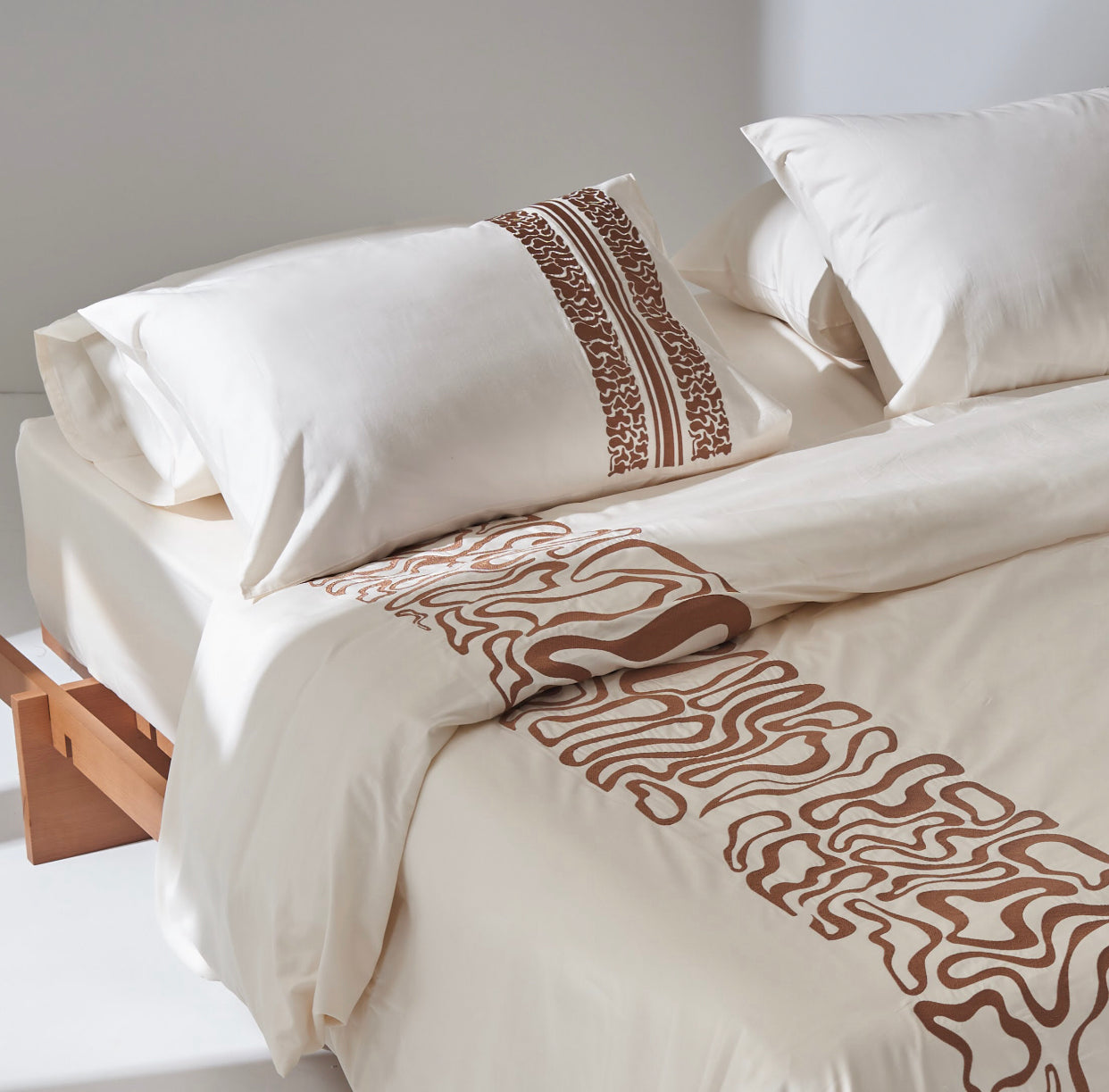 Sateen Swirls Embroidery Duvet set in Ivory