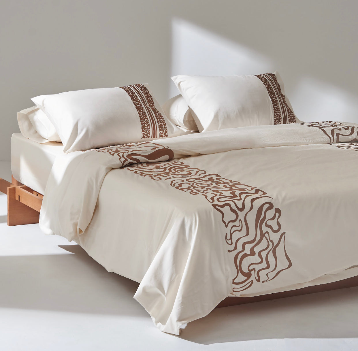 Sateen Swirls Embroidery Duvet set in Ivory
