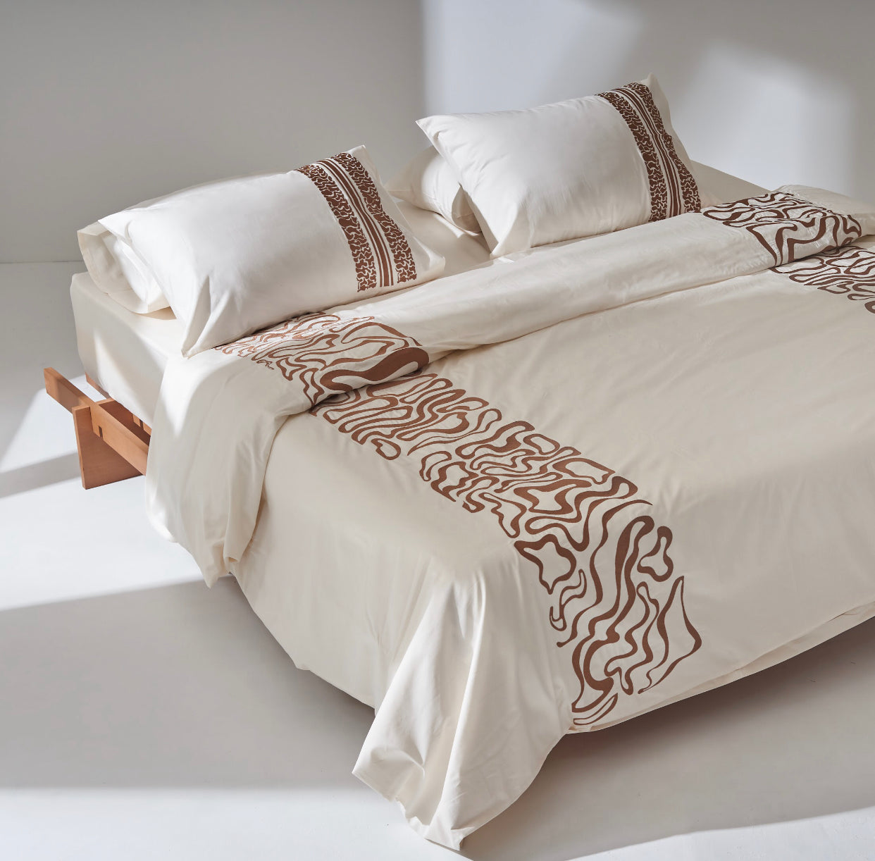 Sateen Swirls Embroidery Duvet set in Ivory