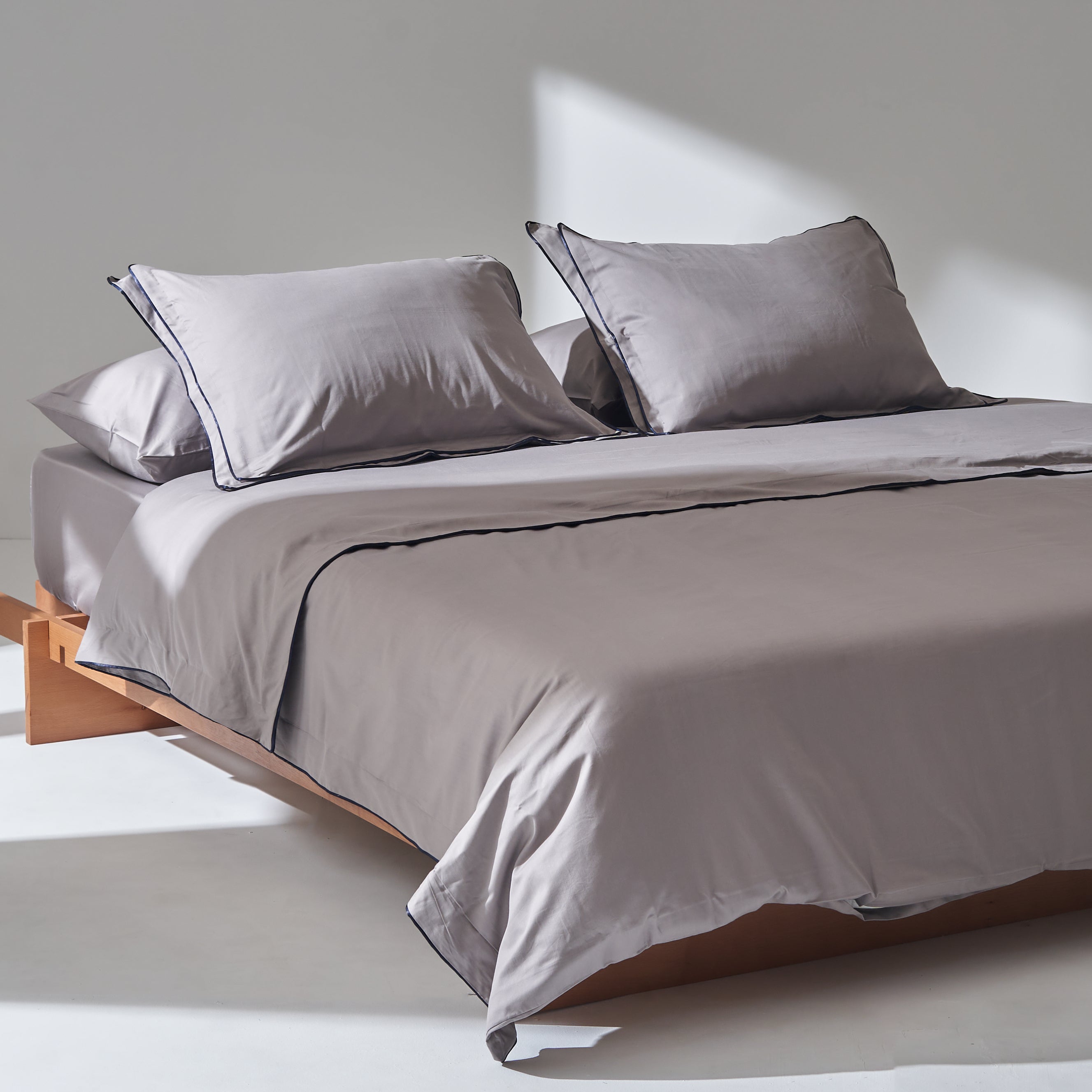 Sateen Double Piping Duvet set in Navy