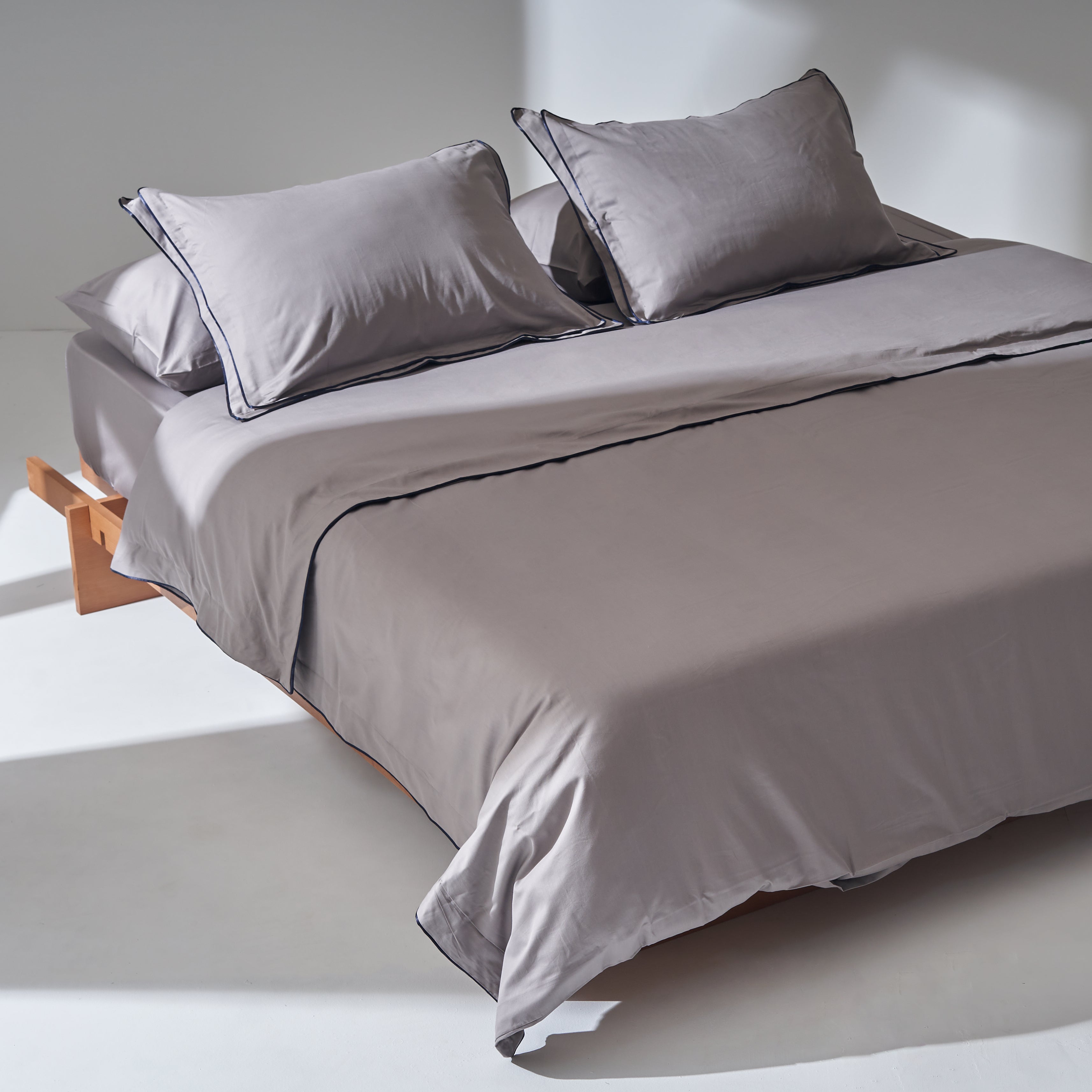 Sateen Double Piping Duvet set in Navy