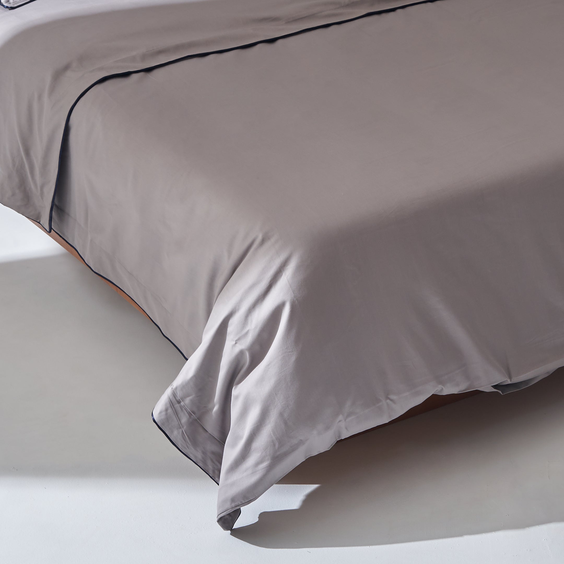 Sateen Double Piping Duvet set in Navy