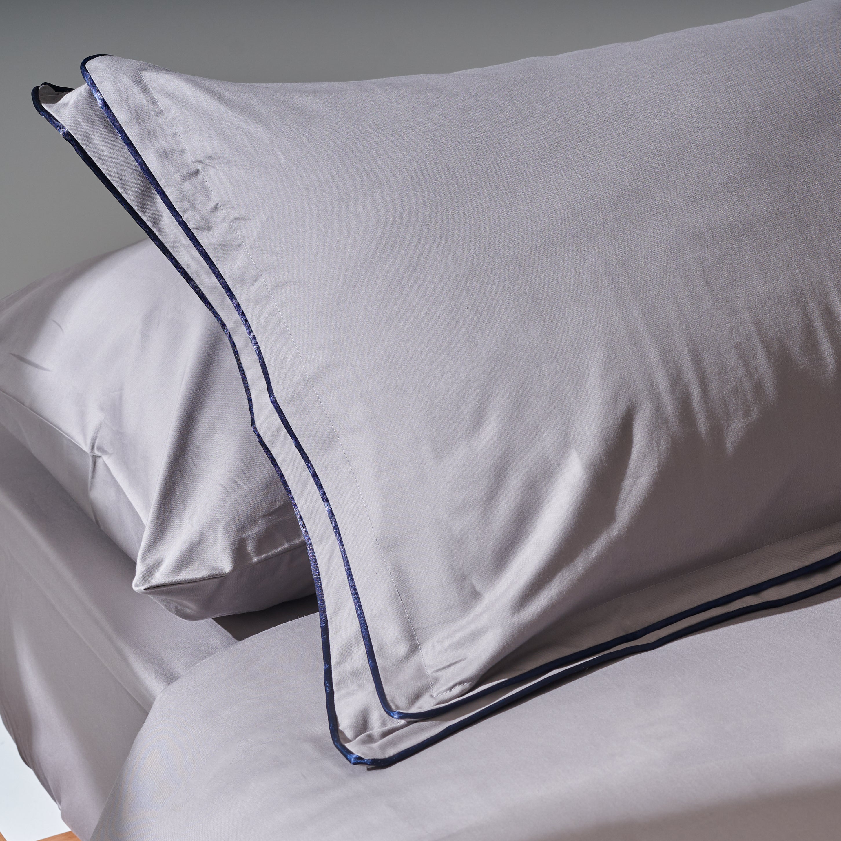 Sateen Double Piping Duvet set in Navy