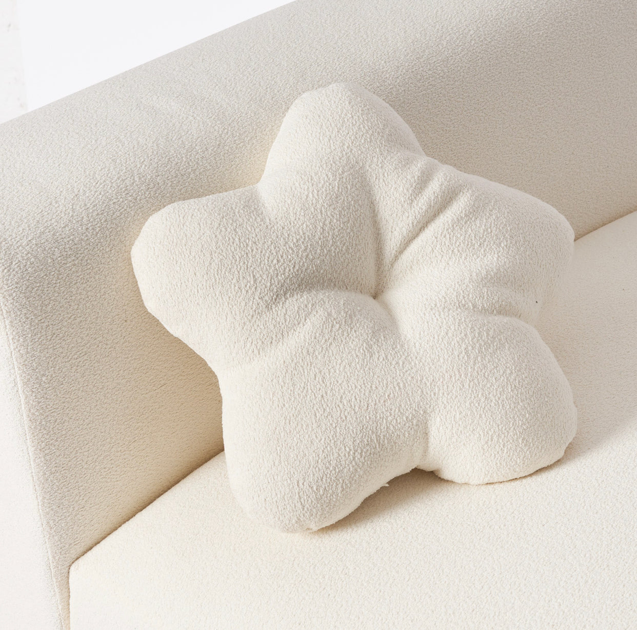 Bloom - 3D Boucle Cushion