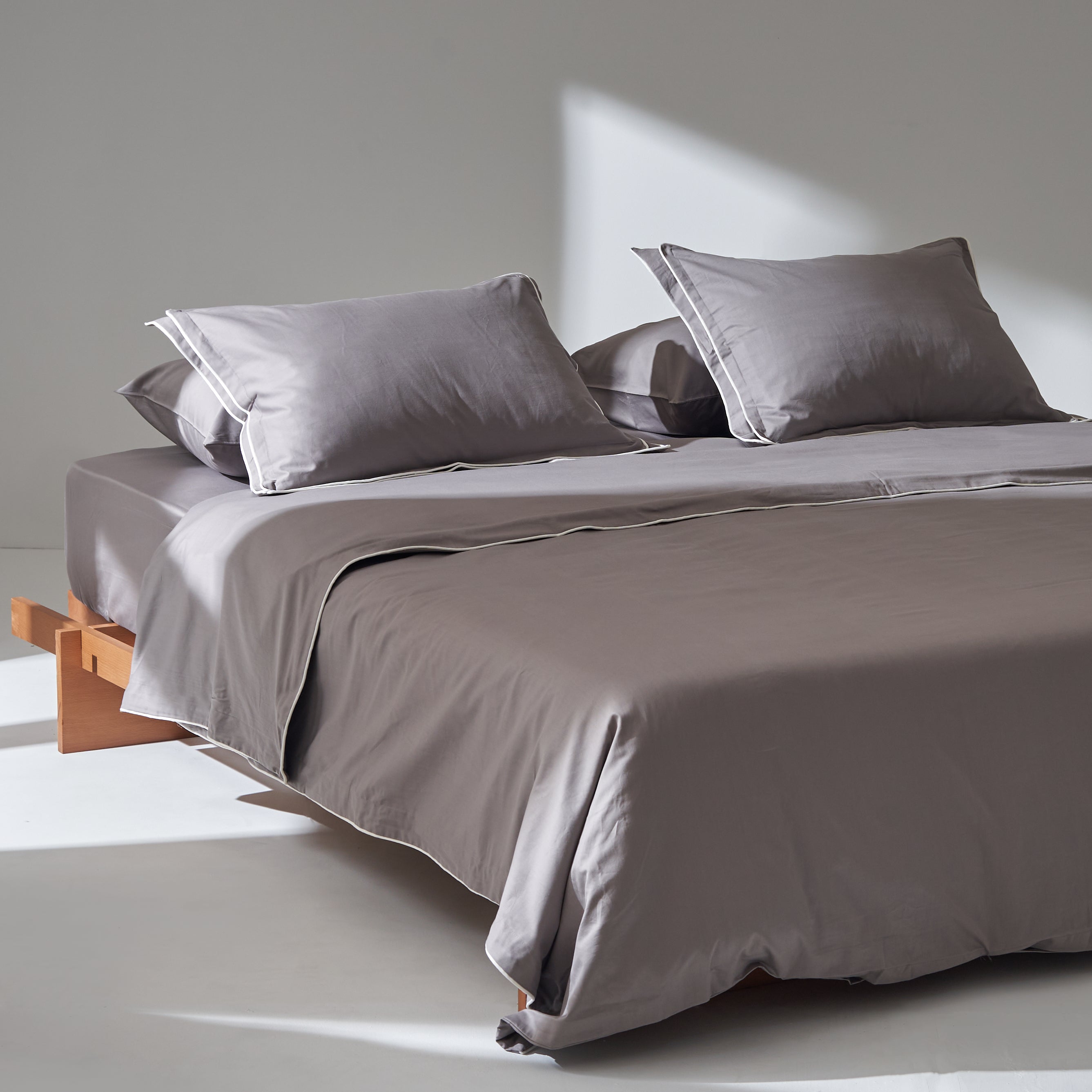 Sateen Double Piping Duvet set in White
